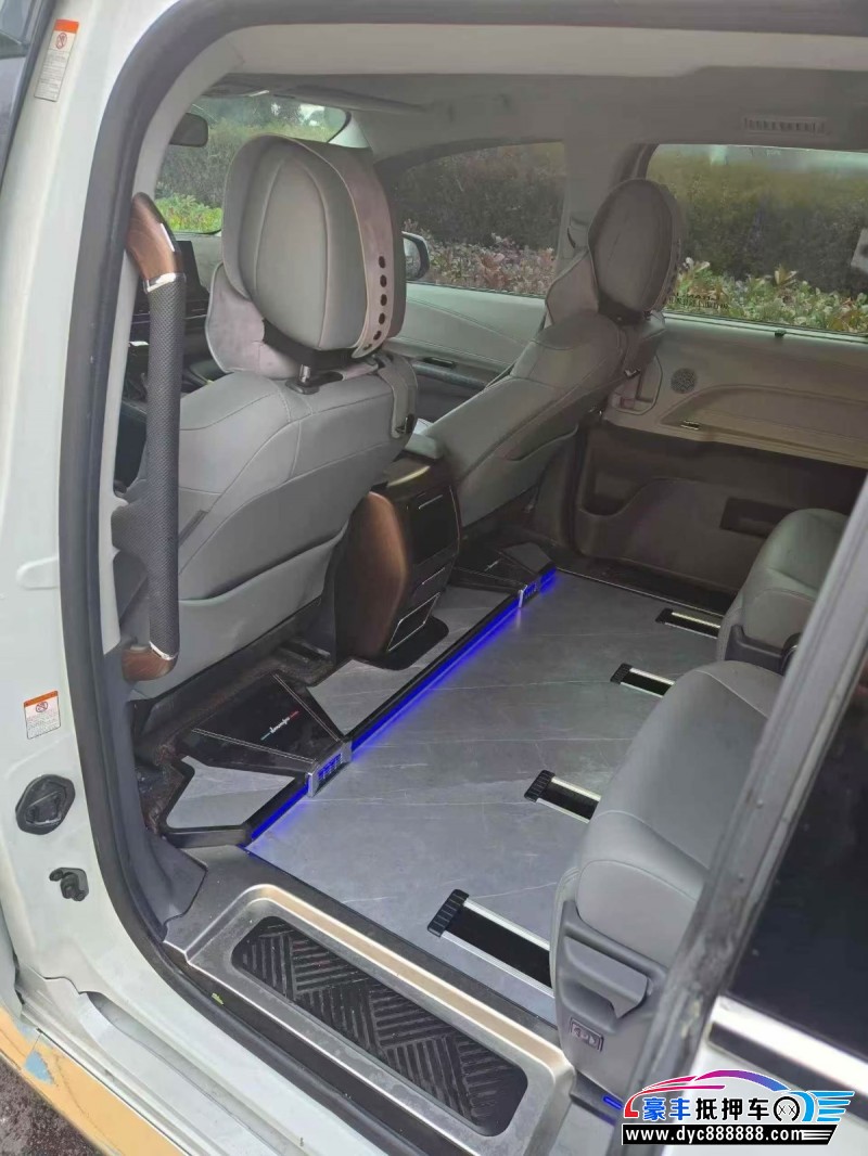 24年丰田格瑞维亚轿车抵押车出售