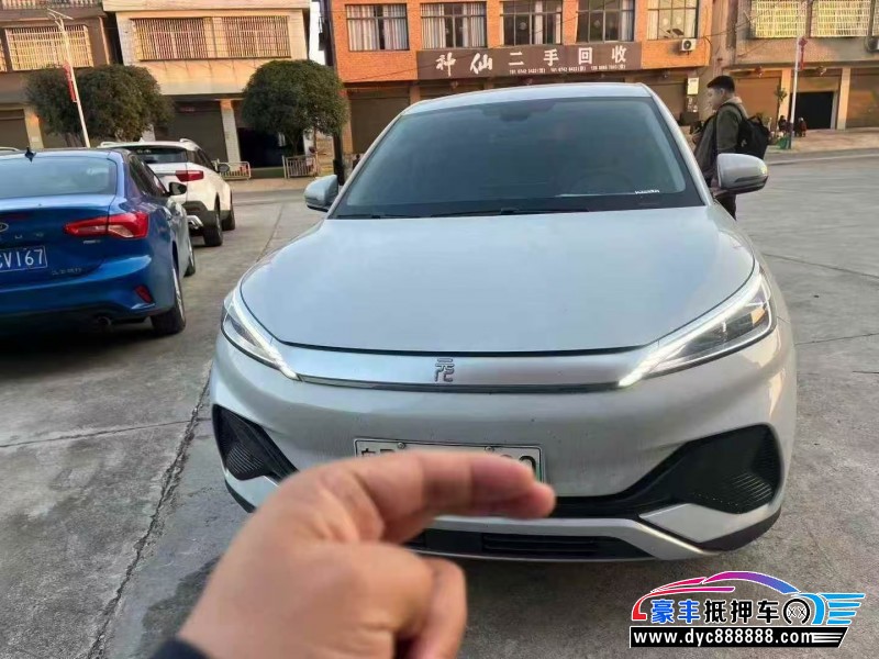 抵押车出售24年比亚迪元轿车