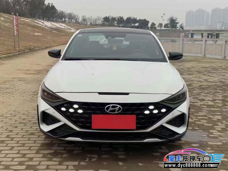 抵押车出售23年现代菲斯塔轿车