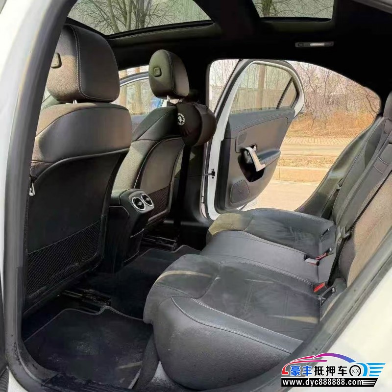 19年奔驰A轿车抵押车出售