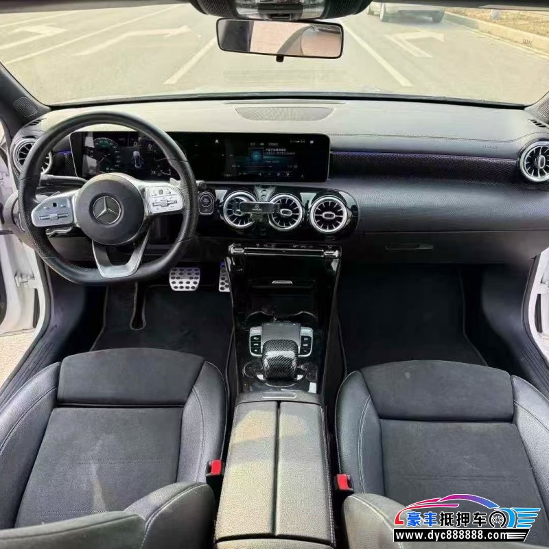 19年奔驰A轿车抵押车出售