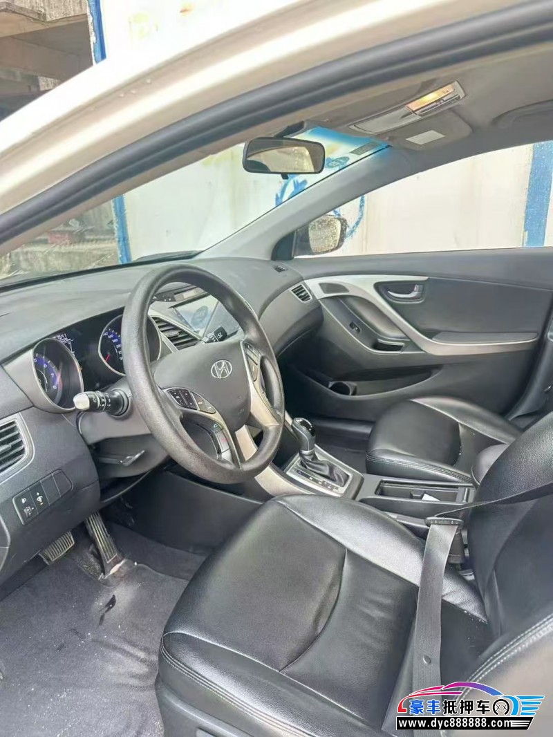 17年现代朗动轿车抵押车出售