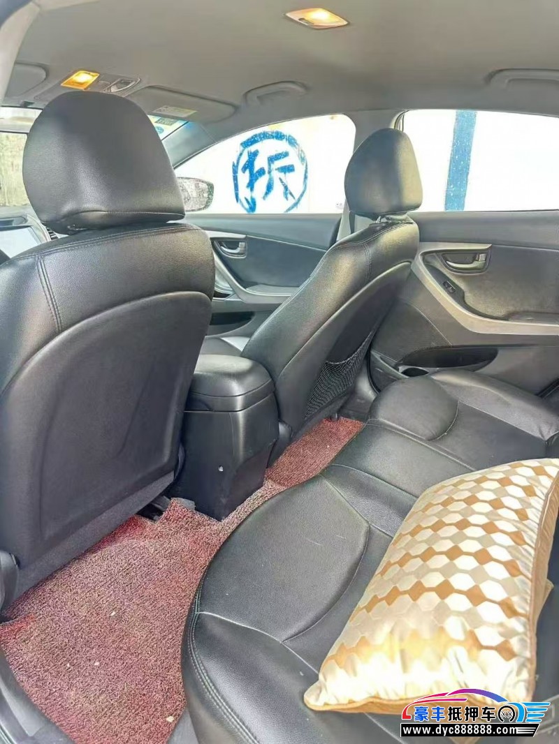 17年现代朗动轿车抵押车出售