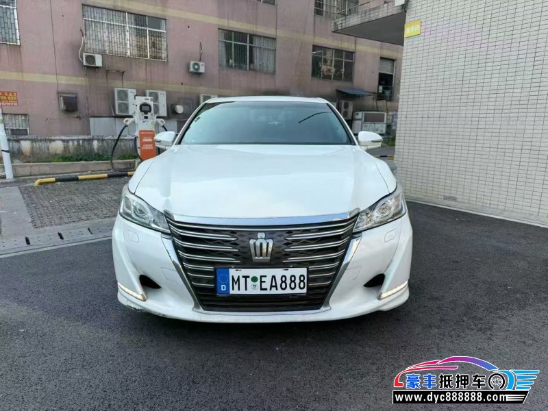 抵押车出售16年丰田皇冠轿车