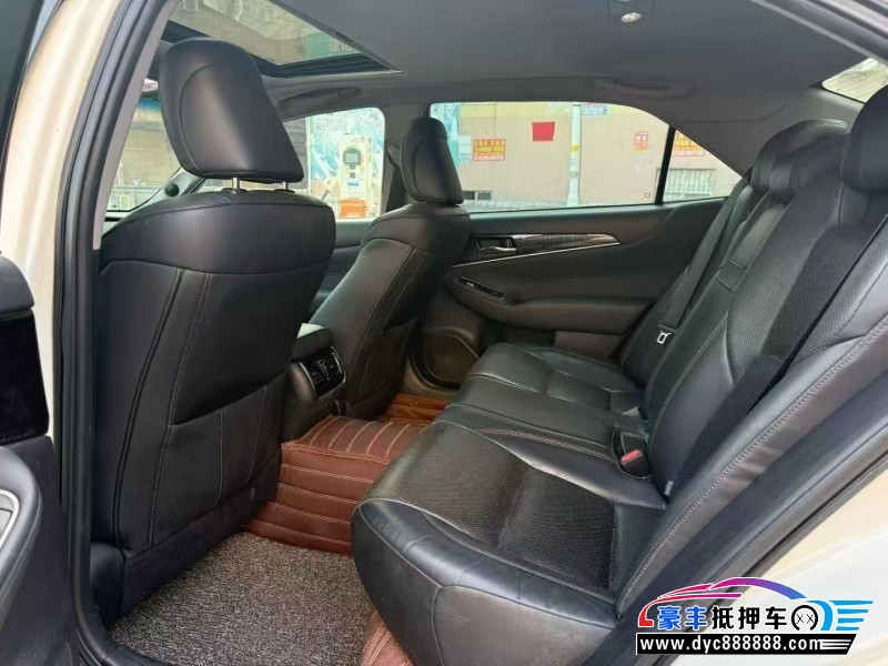 16年丰田皇冠轿车抵押车出售