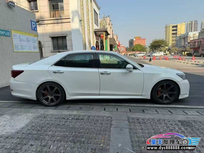 16年丰田皇冠轿车抵押车出售