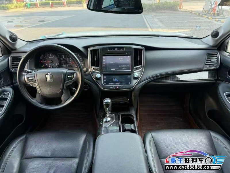 16年丰田皇冠轿车抵押车出售