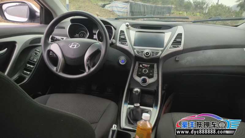 17年现代朗动轿车抵押车出售