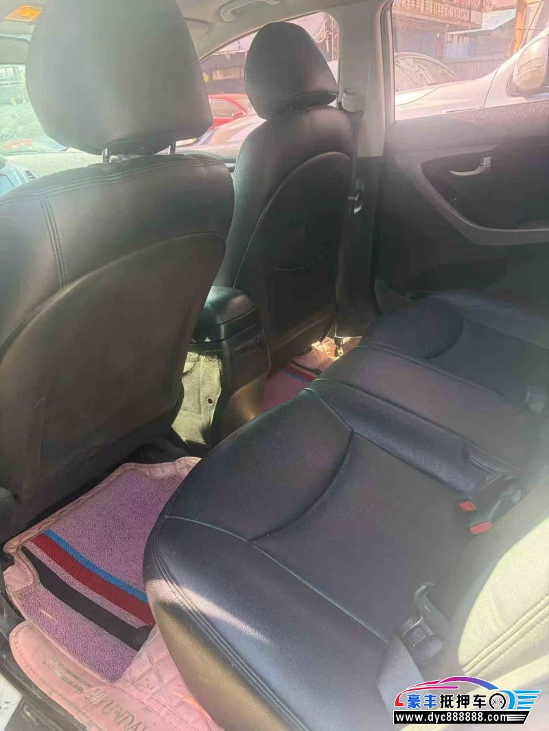 17年现代朗动轿车抵押车出售