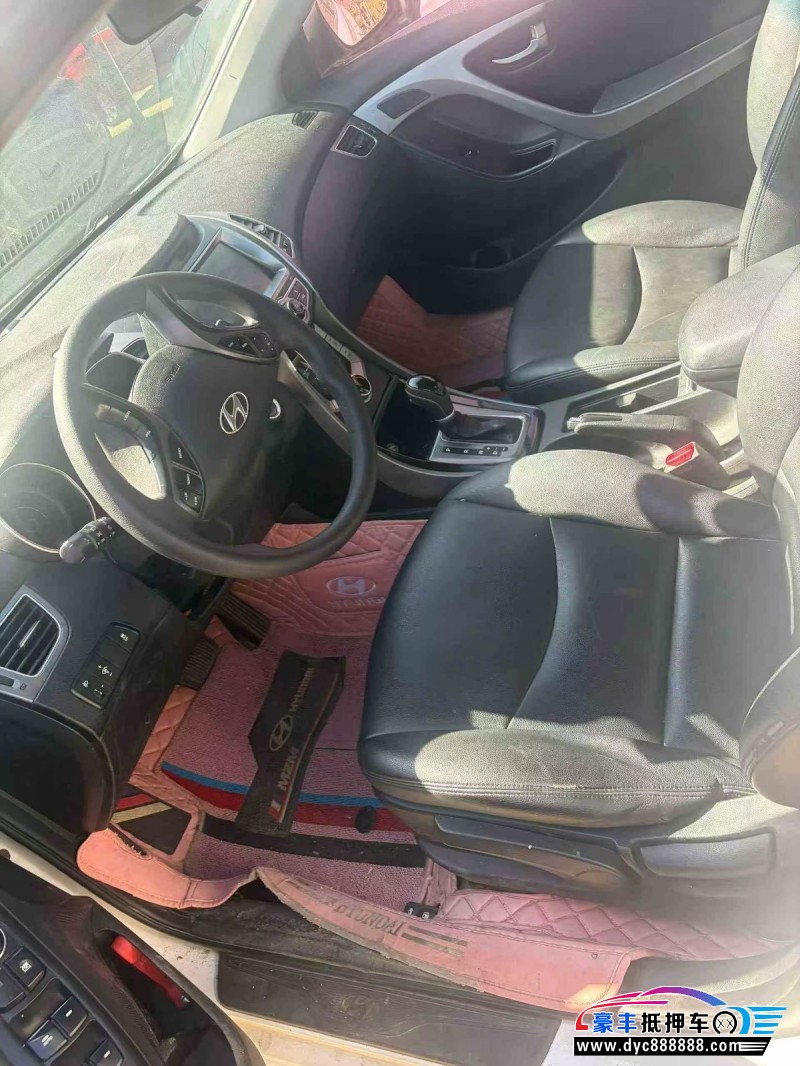 17年现代朗动轿车抵押车出售