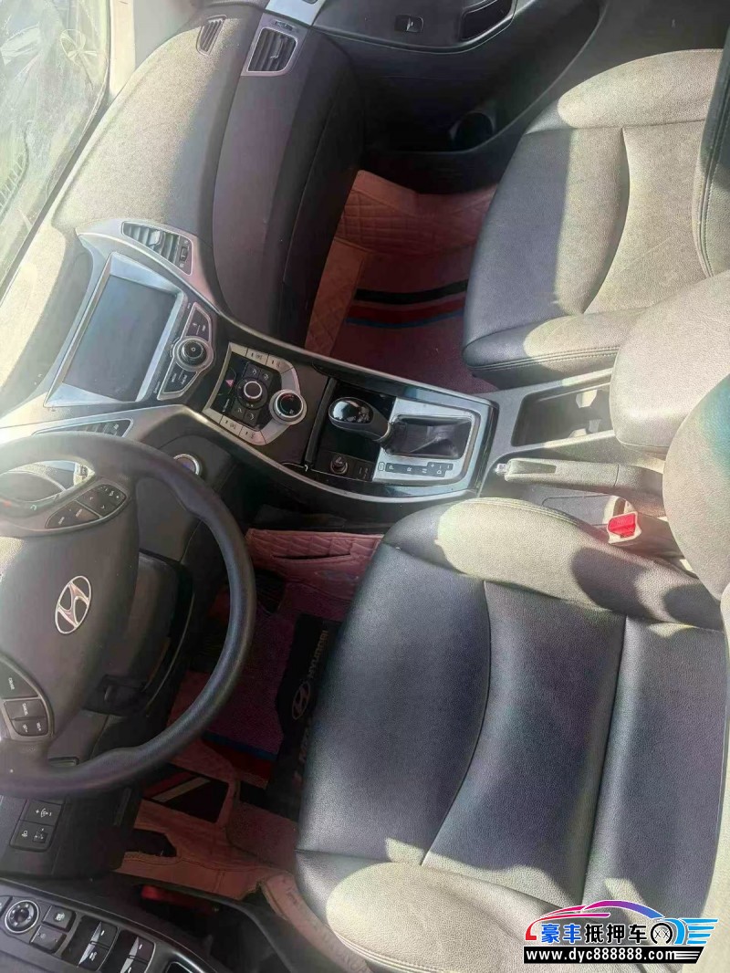 17年现代朗动轿车抵押车出售