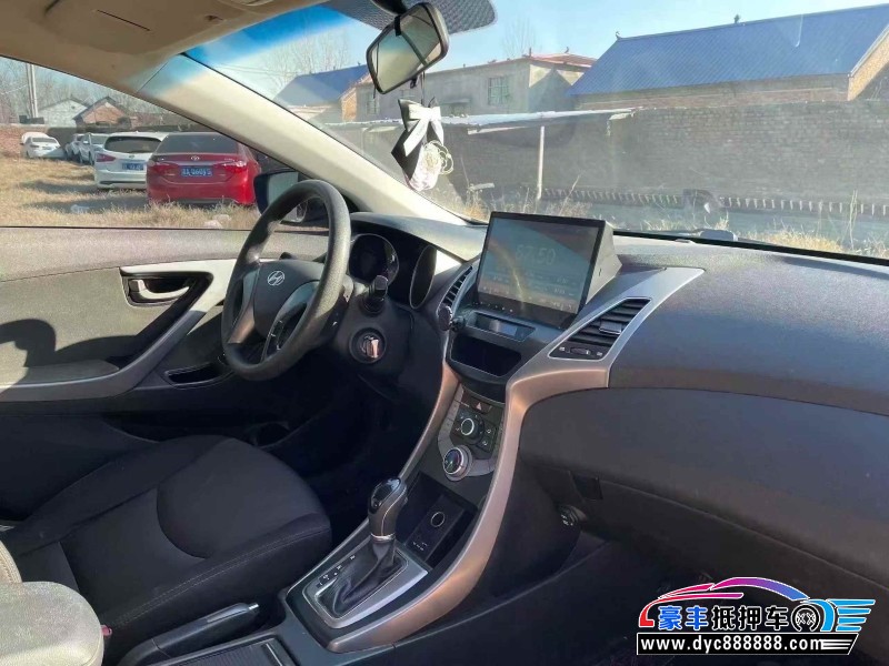 16年现代朗动轿车抵押车出售