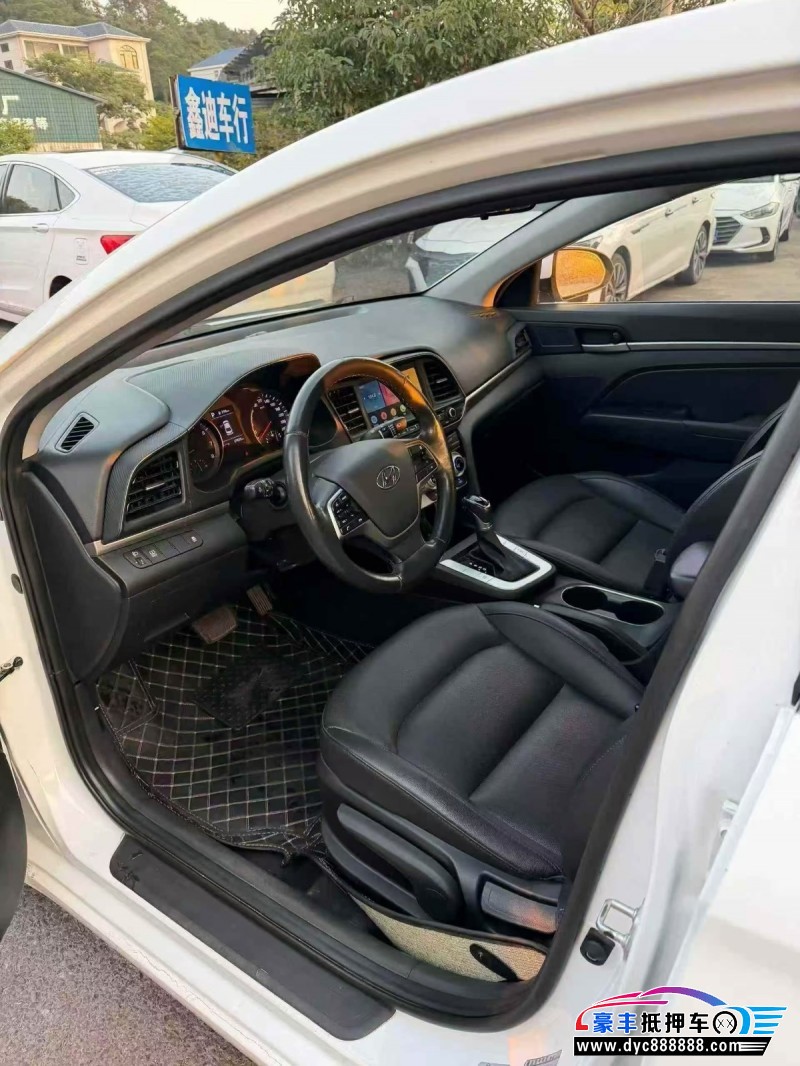 20年现代朗动轿车抵押车出售