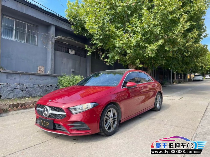 21年奔驰A轿车抵押车出售