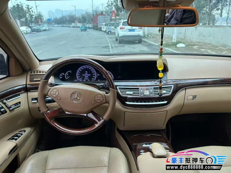 13年奔驰S级轿车抵押车出售
