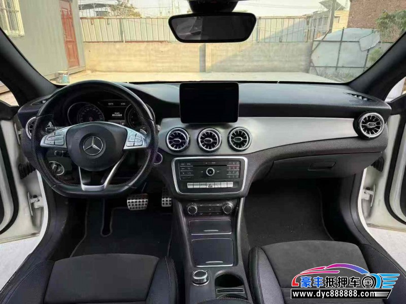 17年奔驰CLA轿车抵押车出售