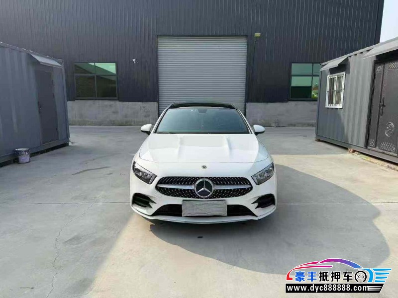 22年奔驰A轿车抵押车出售