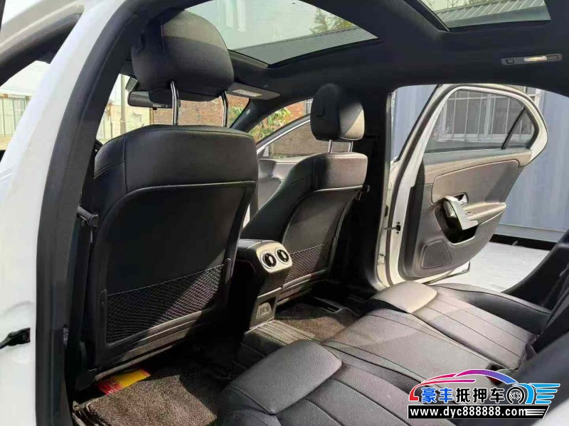 22年奔驰A轿车抵押车出售