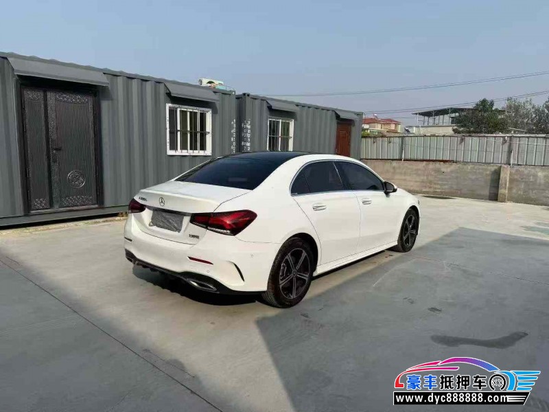 22年奔驰A轿车抵押车出售