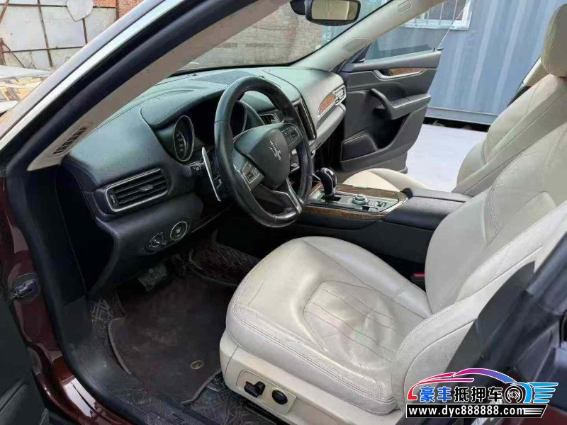 18年玛莎拉蒂莱万特轿车抵押车出售