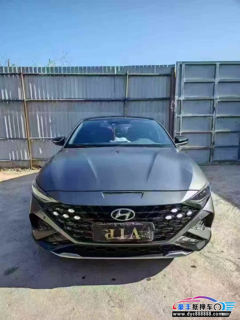 抵押车出售24年现代菲斯塔轿车