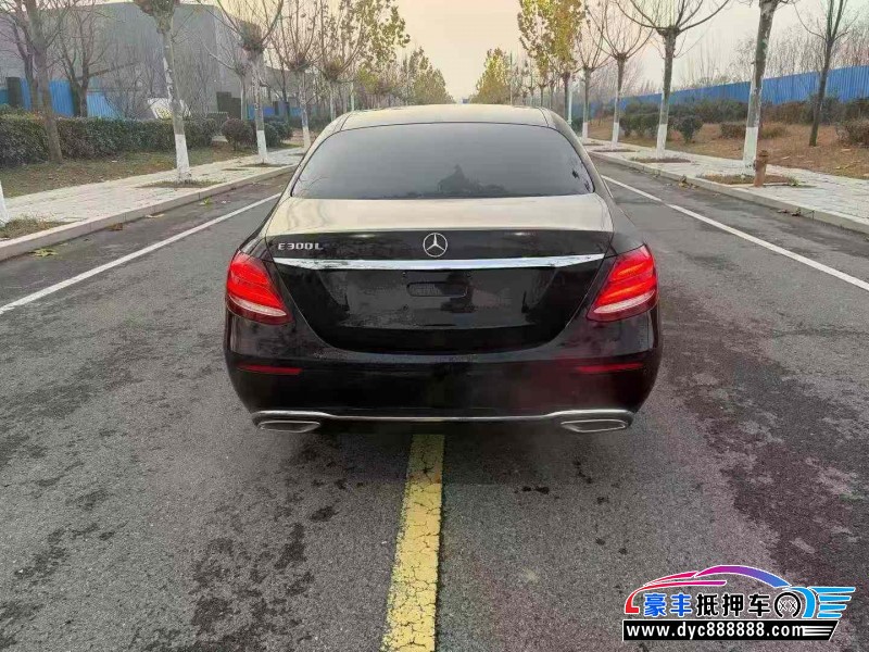 17年奔驰E轿车抵押车出售