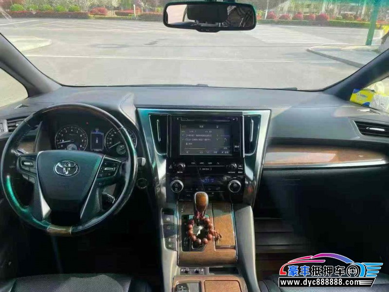 17年丰田埃尔法轿车抵押车出售