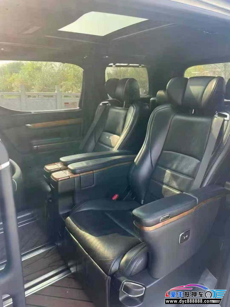 17年丰田埃尔法轿车抵押车出售