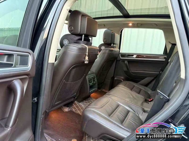 14年大众途锐轿车抵押车出售