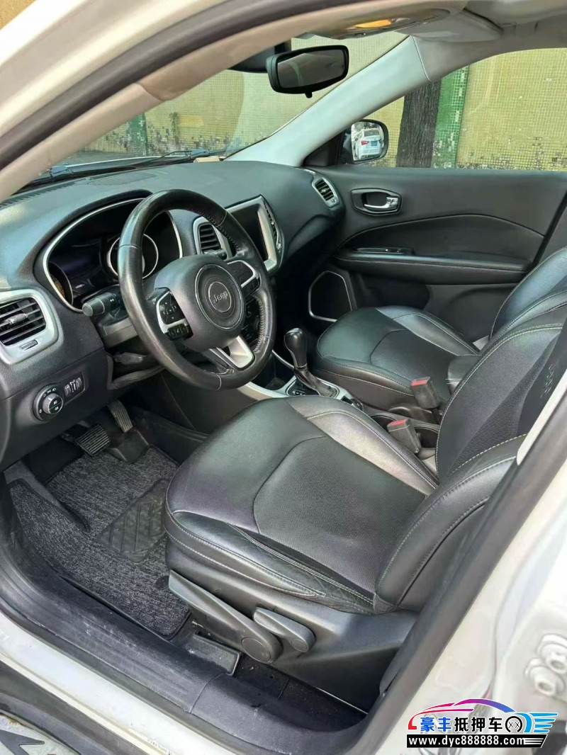 17年Jeep指南者轿车抵押车出售