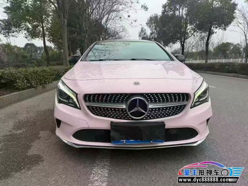 抵押车出售19年奔驰GLA轿车