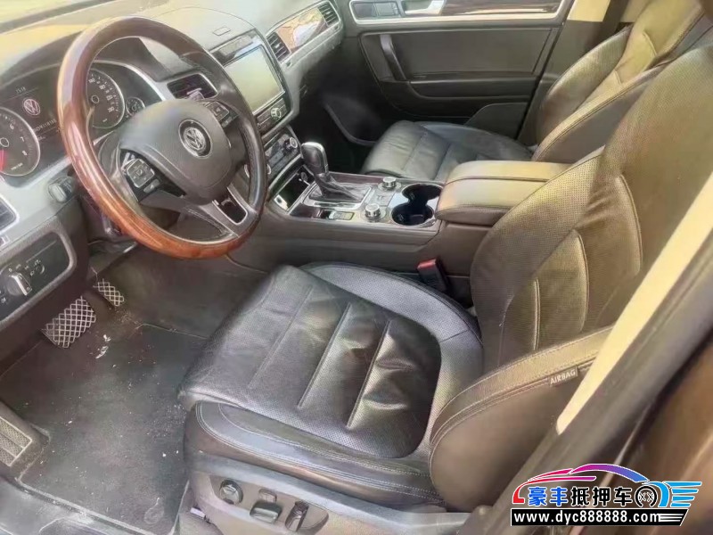 15年大众途锐轿车抵押车出售