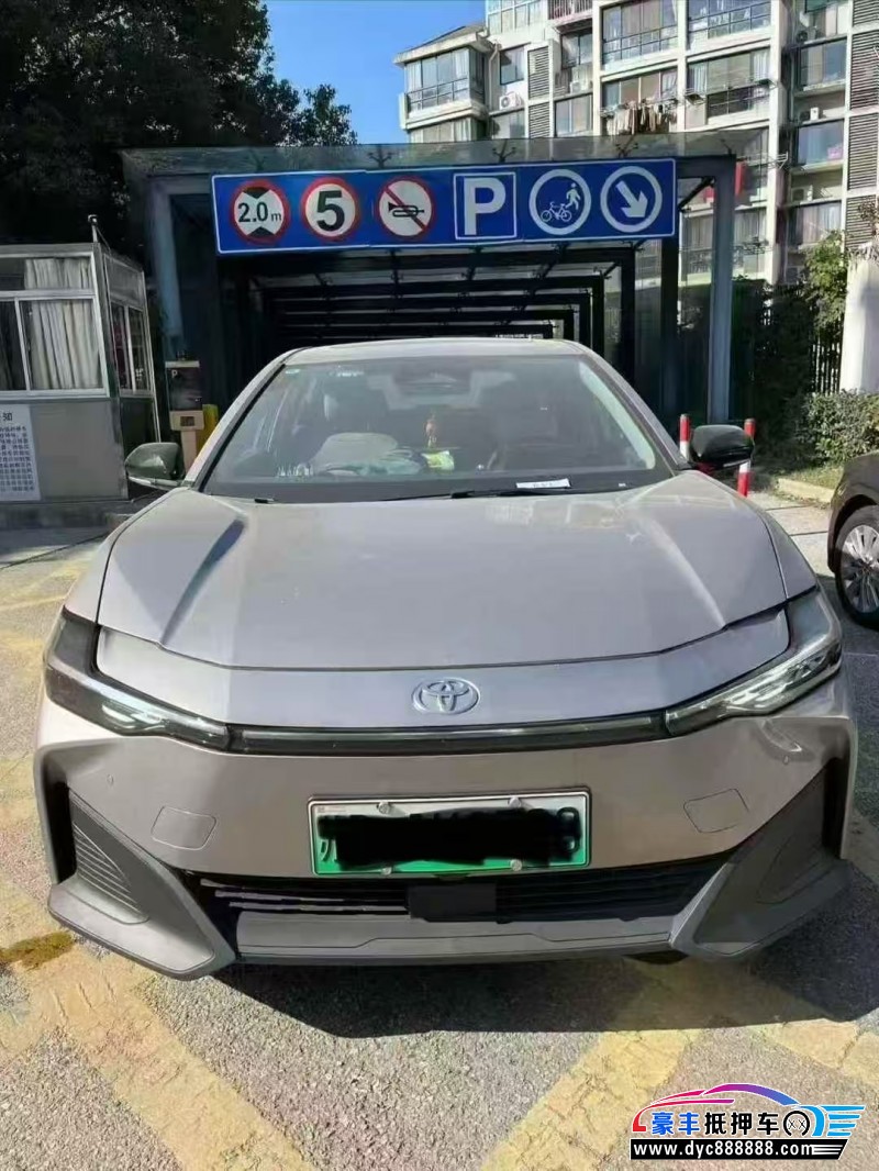 抵押车出售25年丰田BZ3轿车