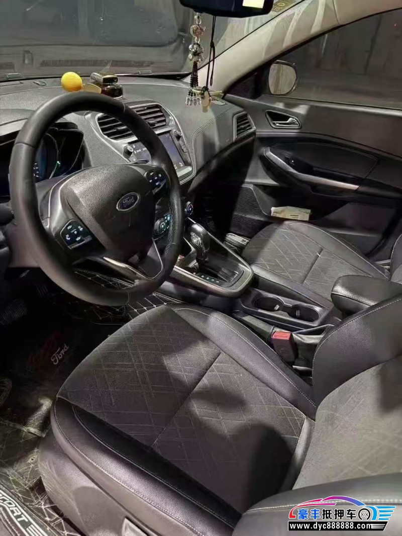 20年福特福睿斯轿车抵押车出售