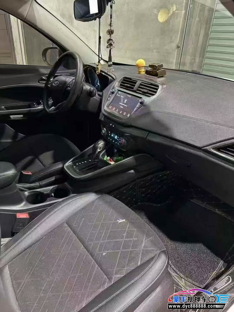 20年福特福睿斯轿车抵押车出售