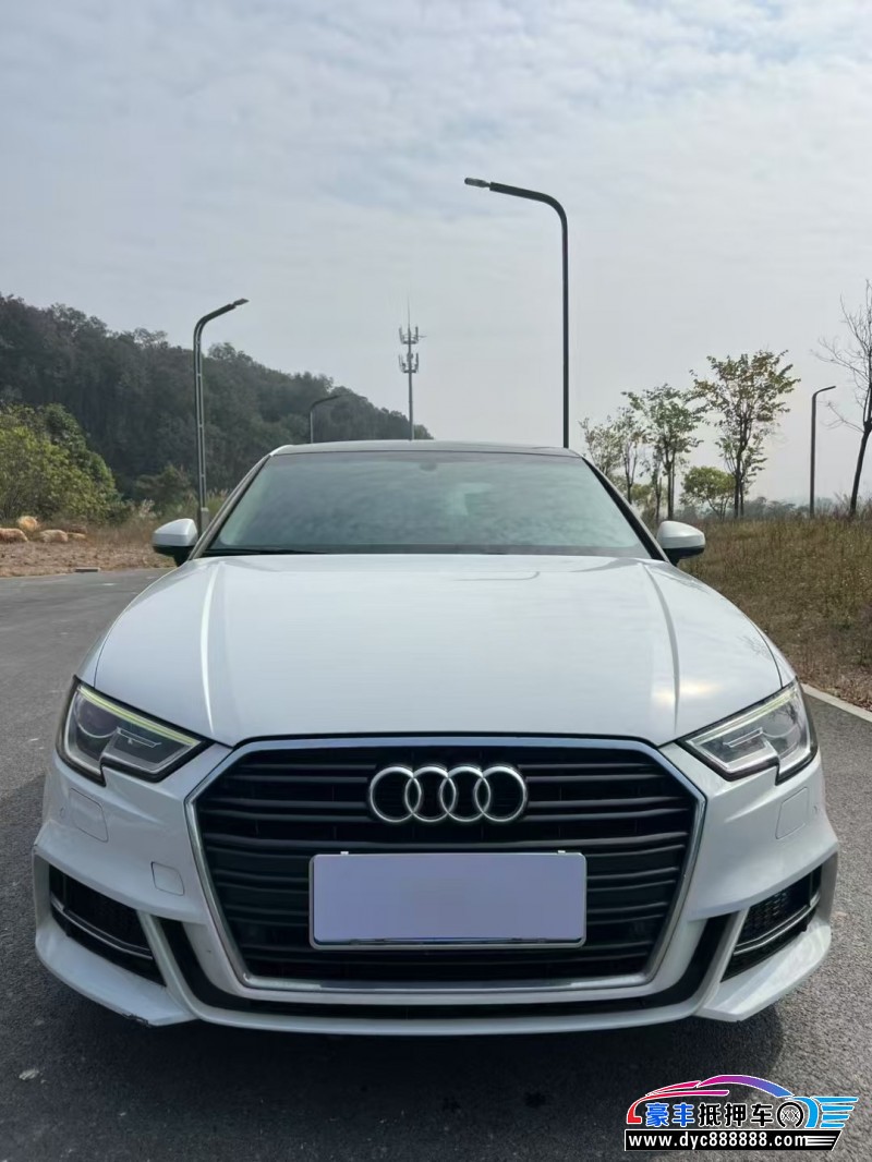 抵押车出售18年奥迪A3轿车