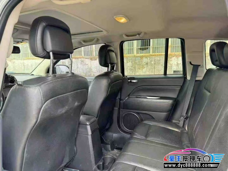 14年Jeep指南者轿车抵押车出售