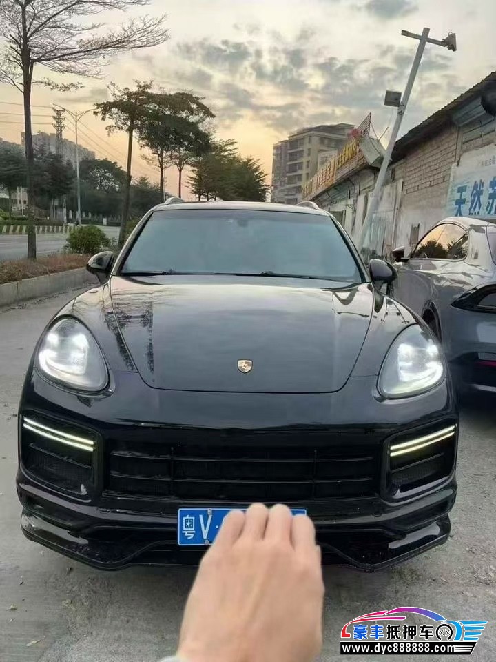 抵押车出售13年保时捷卡宴轿车