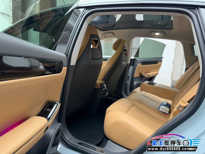 25年零跑c01轿车抵押车出售