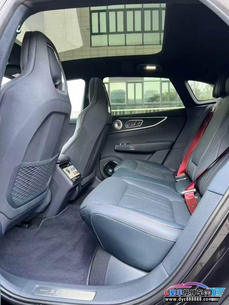 25年极氪001轿车抵押车出售