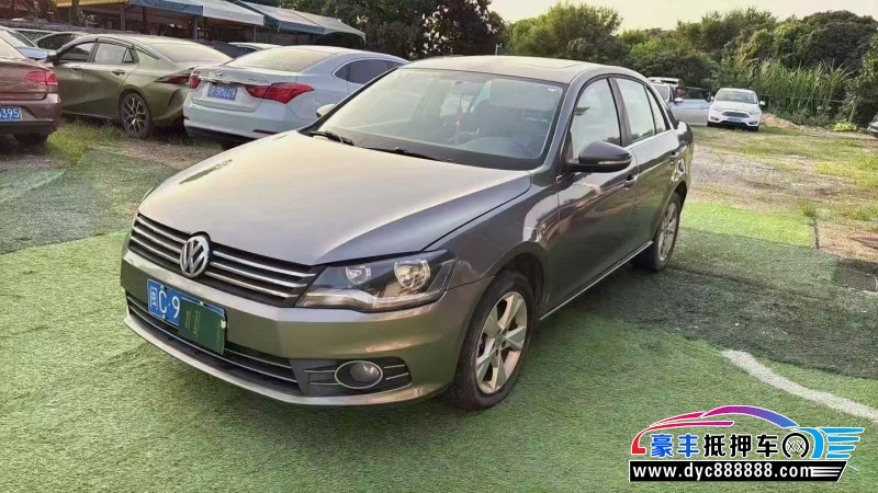 14年大众宝来轿车抵押车出售