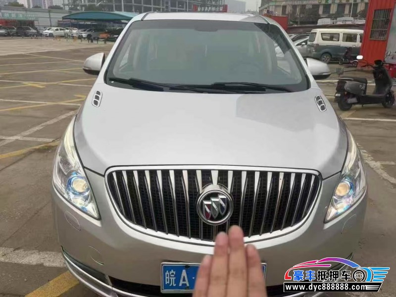 16年别克GL8轿车