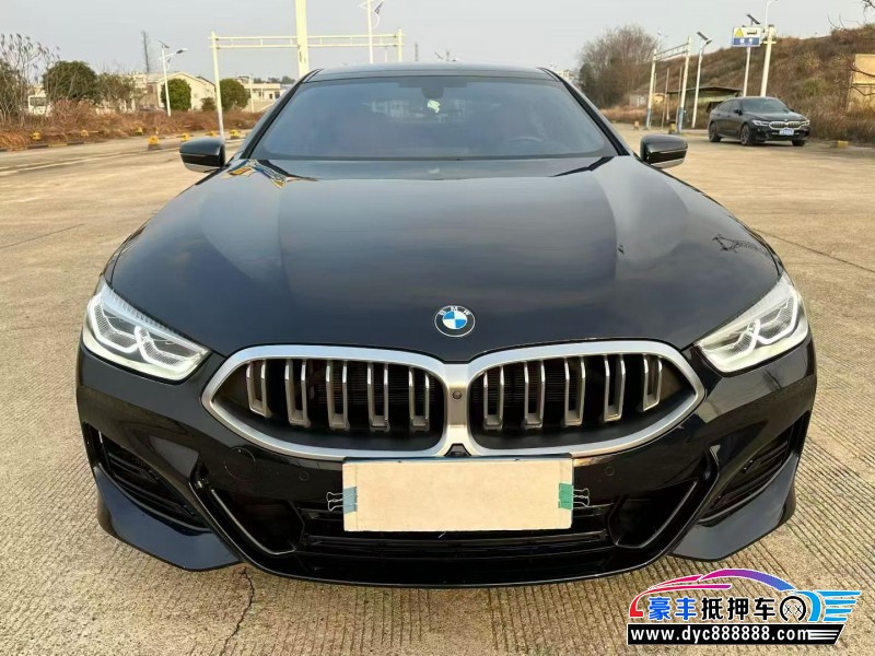 抵押车出售23年宝马8系轿车