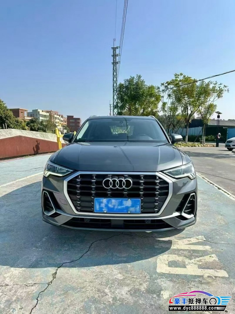 抵押车出售19年奥迪Q3轿车
