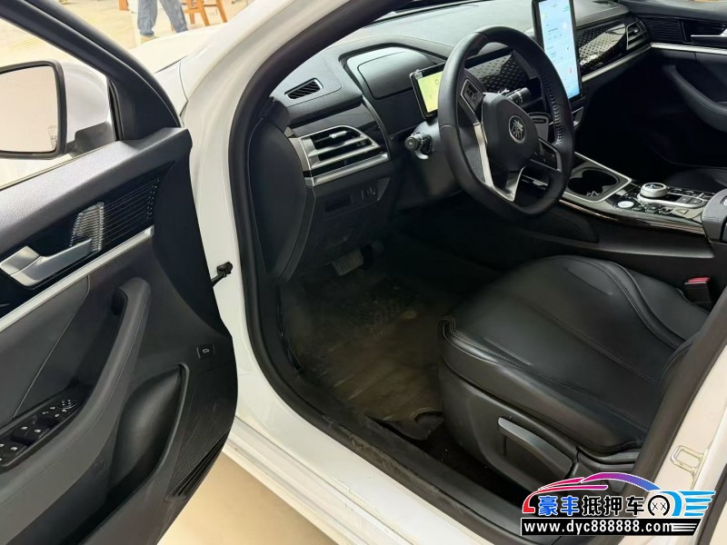 25年比亚迪秦轿车抵押车出售