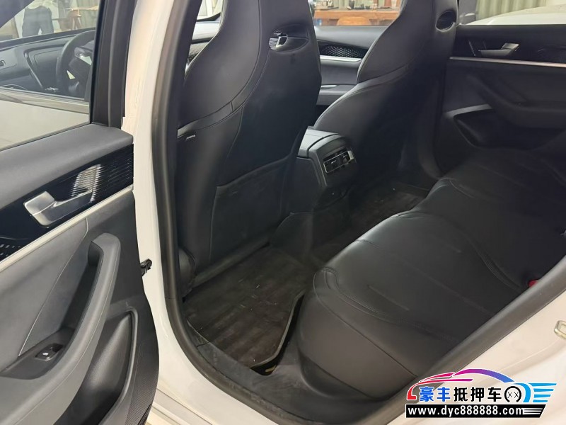 25年比亚迪秦轿车抵押车出售