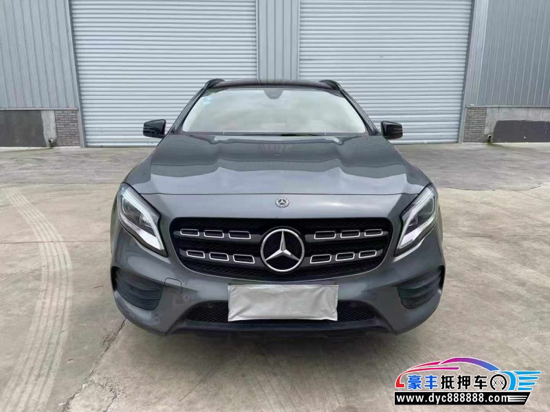 抵押车出售19年奔驰GLA轿车