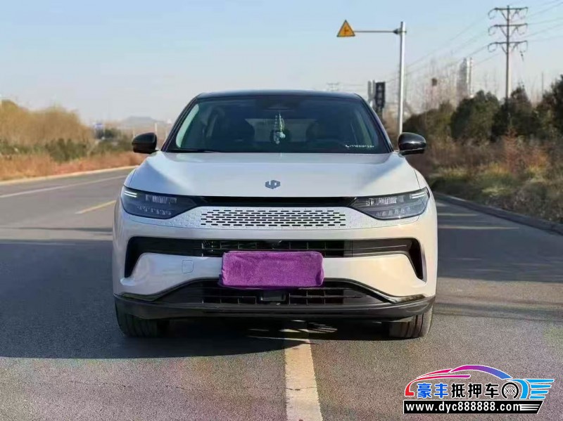 抵押车出售24年零跑C11轿车