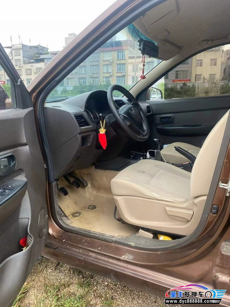 17年五菱五菱宏光S轿车抵押车出售