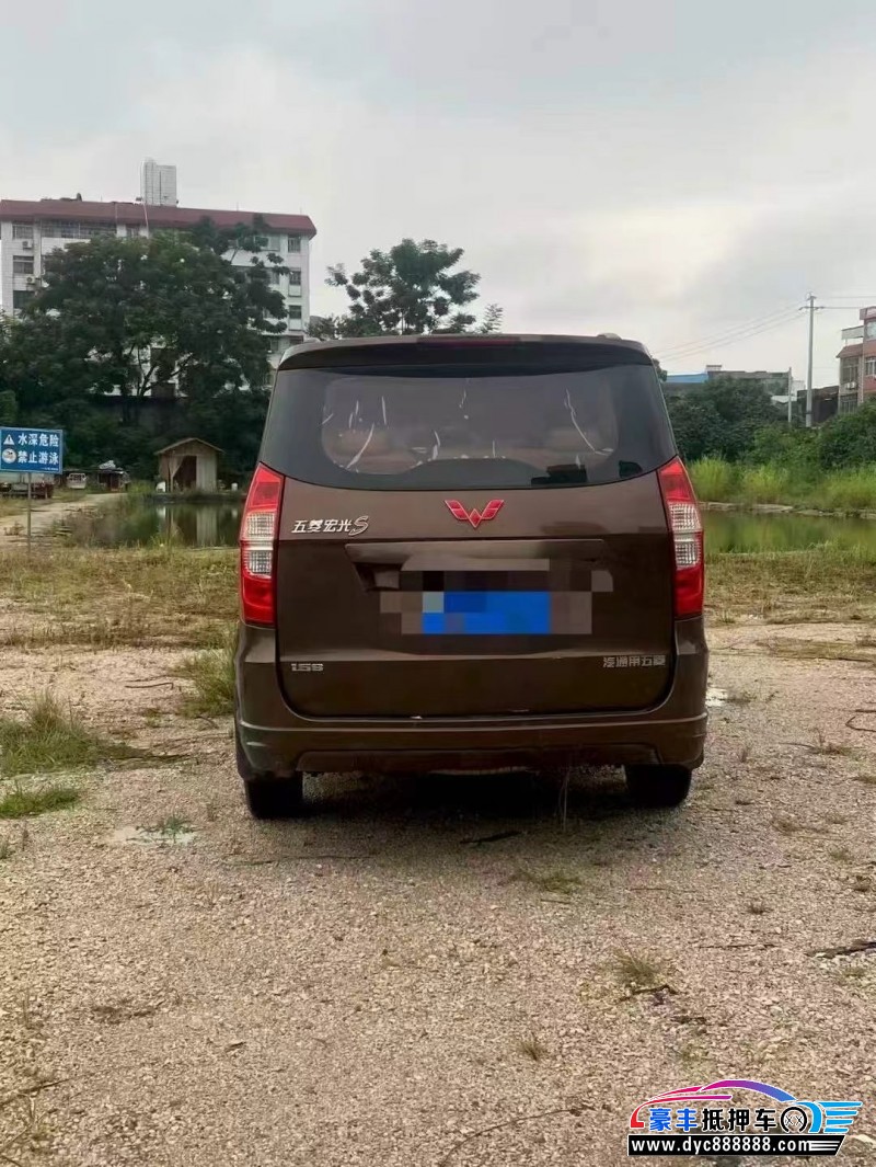 17年五菱五菱宏光S轿车抵押车出售